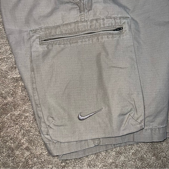 Nike Cargo Shorts Khaki Size 34 - Picture 3 of 12